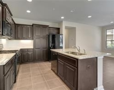 13800 Lyndhurst St - Photo Thumbnail 11