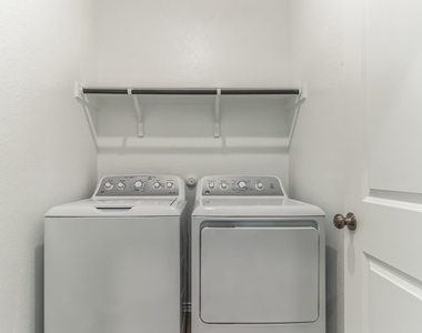 2808 Schwartz Ln - Photo Thumbnail 7