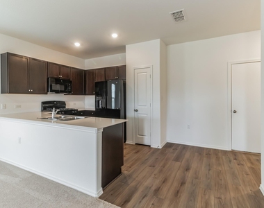 2808 Schwartz Ln - Photo Thumbnail 2