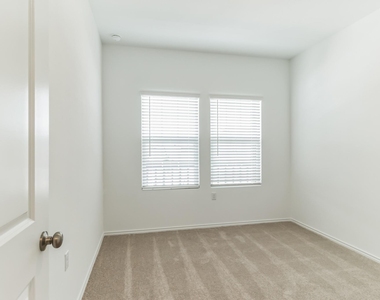 2808 Schwartz Ln - Photo Thumbnail 9