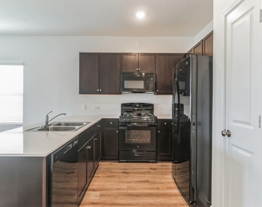 2808 Schwartz Ln - Photo Thumbnail 3