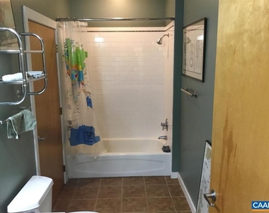 202 Douglas Ave - Photo Thumbnail 8