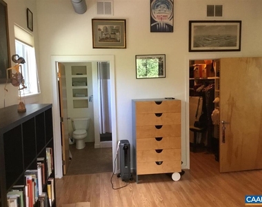 202 Douglas Ave - Photo Thumbnail 2