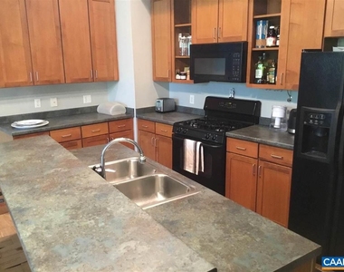 202 Douglas Ave - Photo Thumbnail 10
