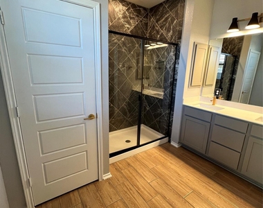 6516 Carriage Pines Dr - Photo Thumbnail 13