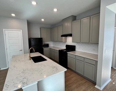 6516 Carriage Pines Dr - Photo Thumbnail 5