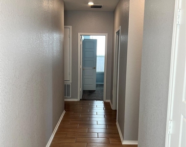 6516 Carriage Pines Dr - Photo Thumbnail 3