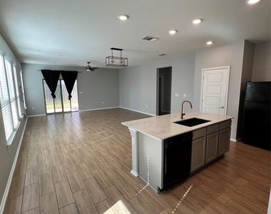 6516 Carriage Pines Dr - Photo Thumbnail 9