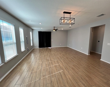 6516 Carriage Pines Dr - Photo Thumbnail 7