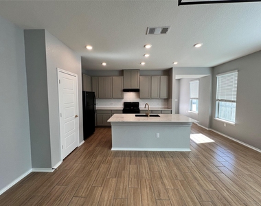 6516 Carriage Pines Dr - Photo Thumbnail 6