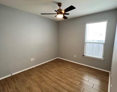 6516 Carriage Pines Dr - Photo Thumbnail 16