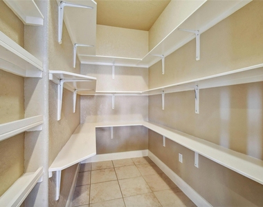 1007 Meckel Dr - Photo Thumbnail 10