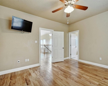 1007 Meckel Dr - Photo Thumbnail 11
