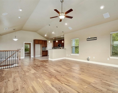 1007 Meckel Dr - Photo Thumbnail 6