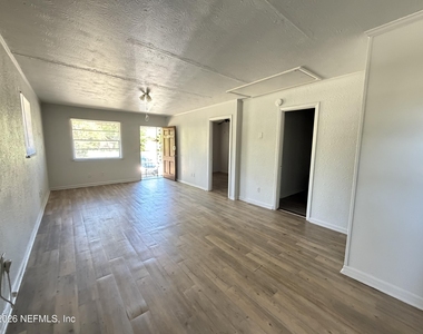 740 Ernona Street - Photo Thumbnail 2