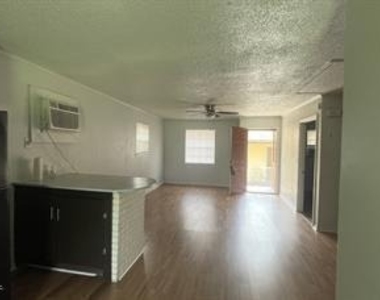 5693 Atlee Avenue - Photo Thumbnail 4