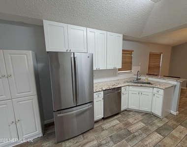 4271 Hanging Moss Drive - Photo Thumbnail 4