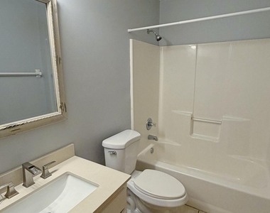 4271 Hanging Moss Drive - Photo Thumbnail 15