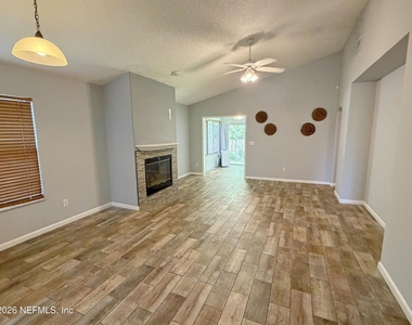 4271 Hanging Moss Drive - Photo Thumbnail 7