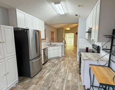 4271 Hanging Moss Drive - Photo Thumbnail 2
