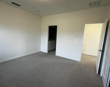 545 Brandon Lakes Drive - Photo Thumbnail 20