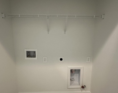 545 Brandon Lakes Drive - Photo Thumbnail 27