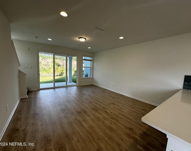 545 Brandon Lakes Drive - Photo Thumbnail 7
