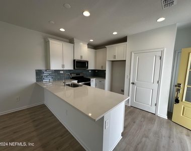 545 Brandon Lakes Drive - Photo Thumbnail 5
