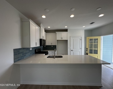 545 Brandon Lakes Drive - Photo Thumbnail 6