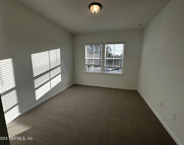 545 Brandon Lakes Drive - Photo Thumbnail 30