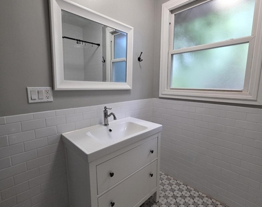 3353 Dellwood Avenue - Photo Thumbnail 11