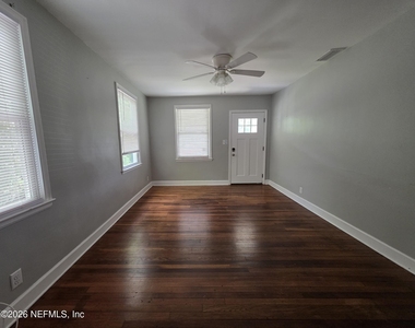 3353 Dellwood Avenue - Photo Thumbnail 13