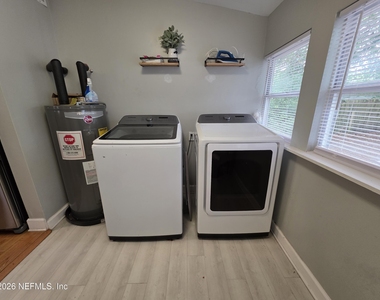 3353 Dellwood Avenue - Photo Thumbnail 12
