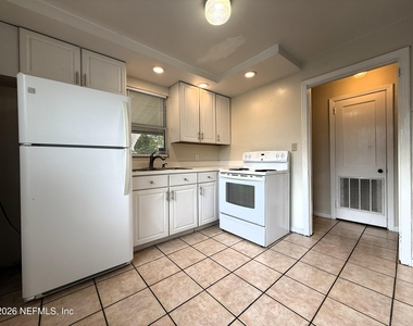 1338 Wolfe Street - Photo Thumbnail 3