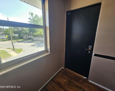 3005 Walton Street - Photo Thumbnail 1