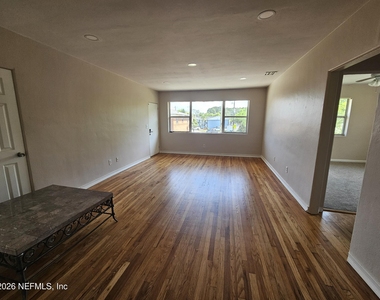 3005 Walton Street - Photo Thumbnail 2
