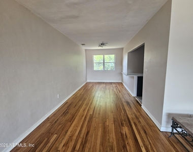 3005 Walton Street - Photo Thumbnail 3