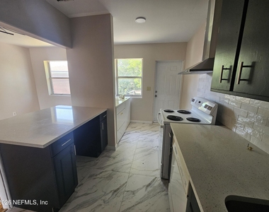 3005 Walton Street - Photo Thumbnail 5