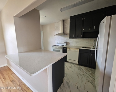 3005 Walton Street - Photo Thumbnail 4