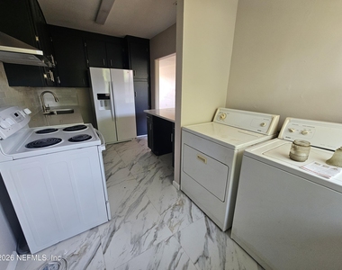 3005 Walton Street - Photo Thumbnail 6