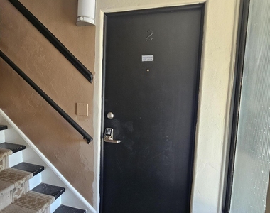 3005 Walton Street - Photo Thumbnail 3