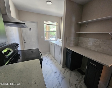 3005 Walton Street - Photo Thumbnail 6