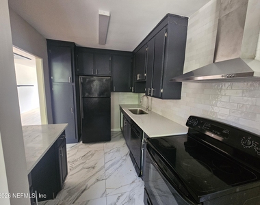 3005 Walton Street - Photo Thumbnail 7