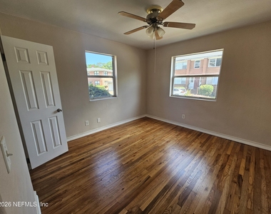 3005 Walton Street - Photo Thumbnail 8