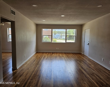 3005 Walton Street - Photo Thumbnail 4