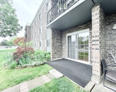 1525 N Windsor Drive - Photo Thumbnail 11