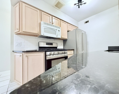 1525 N Windsor Drive - Photo Thumbnail 3