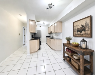 1525 N Windsor Drive - Photo Thumbnail 2
