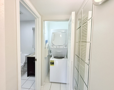 1525 N Windsor Drive - Photo Thumbnail 9