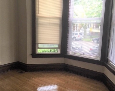 1116 W Wellington Avenue - Photo Thumbnail 2